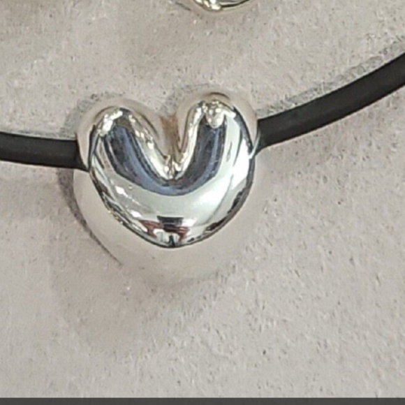 Handcrafted Silver Xilo Heart Pendant Necklace - Picture 5 of 5